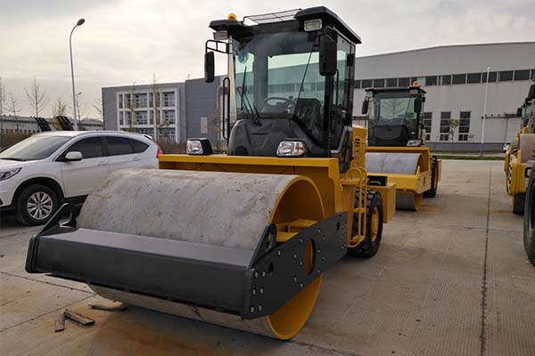 振動<a href='http://m.ntyyxh.com' target='_blank'>壓路機</a>