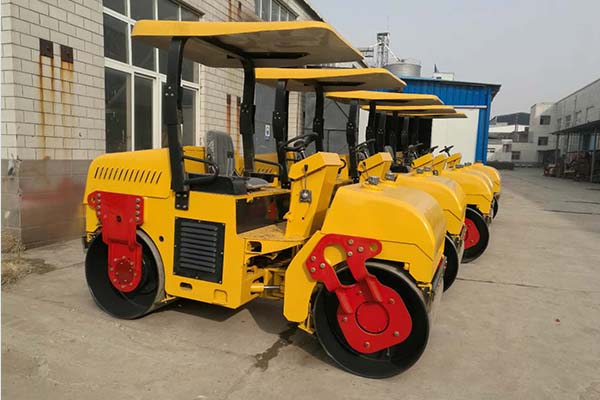 <a href='http://m.ntyyxh.com/product/77.html' target='_blank'>振動壓路機</a>