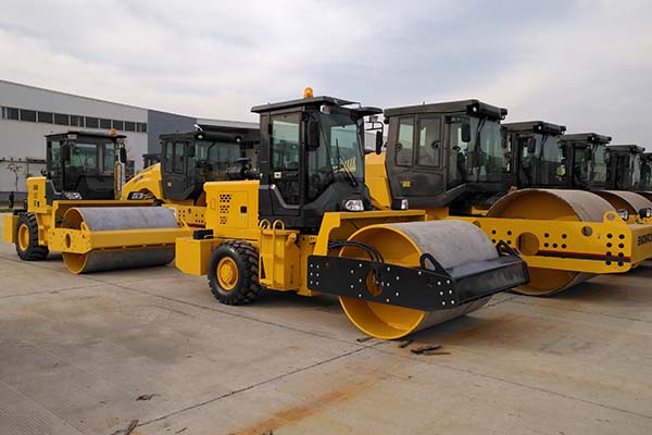 <a href='http://m.ntyyxh.com/product/77.html' target='_blank'>振動壓路機</a>