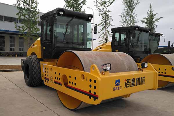 洛建22噸壓路機(jī)